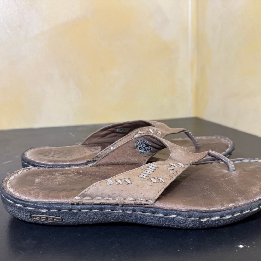 Keen Thong Sandals Womens Size 9.5 Beige Leather Beach Vacation Summer - Picture 3 of 9